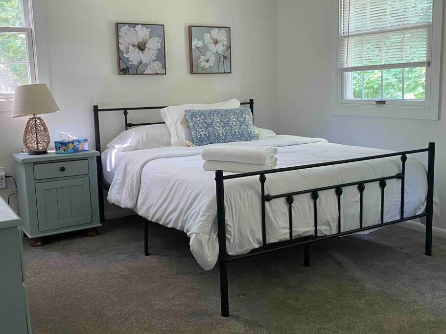 5 Bedrooms On A Flat Acre. Great Water Pressure! *