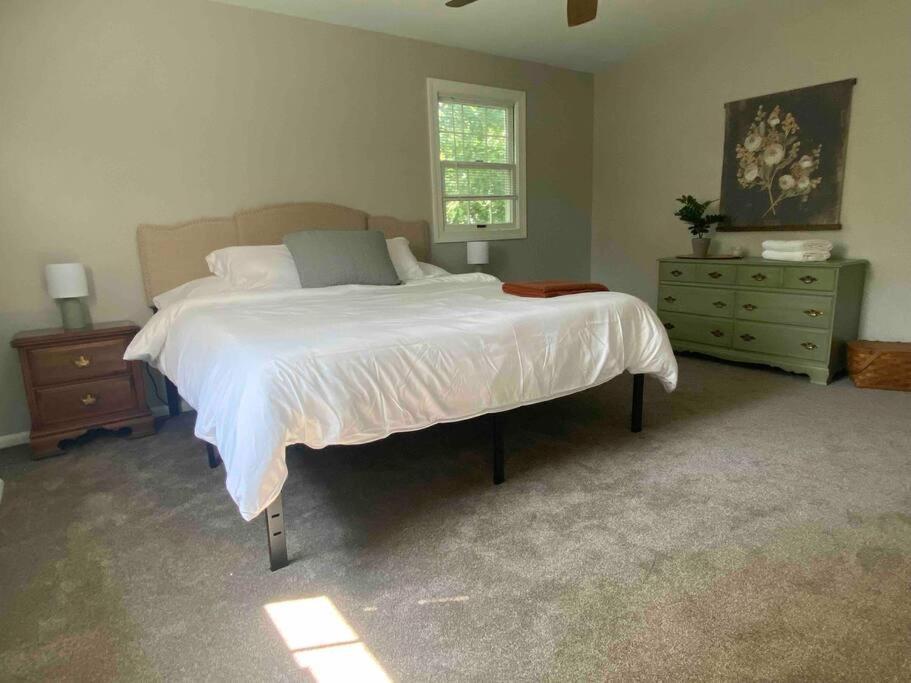 Holiday home 5 Bedrooms On A Flat Acre. Great Water Pressure! *