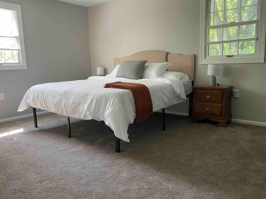 5 Bedrooms On A Flat Acre. Great Water Pressure!