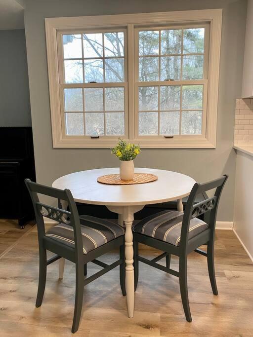 5 Bedrooms On A Flat Acre. Great Water Pressure! * Downingtown