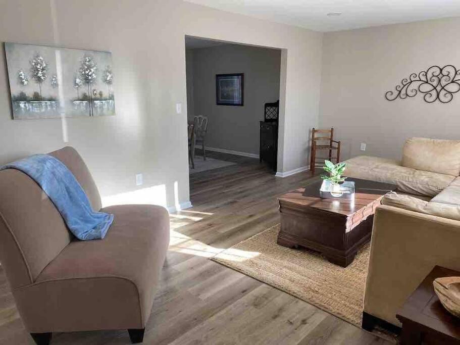 5 Bedrooms On A Flat Acre. Great Water Pressure! * Downingtown