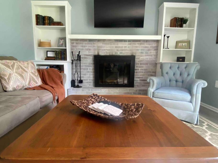 5 Bedrooms On A Flat Acre. Great Water Pressure! Holiday home Downingtown