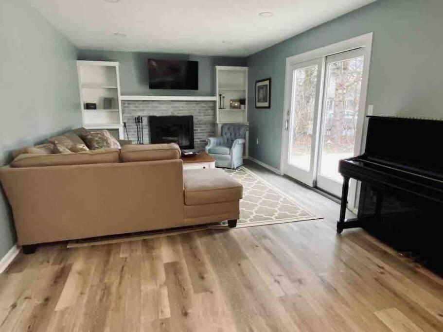 5 Bedrooms On A Flat Acre. Great Water Pressure!