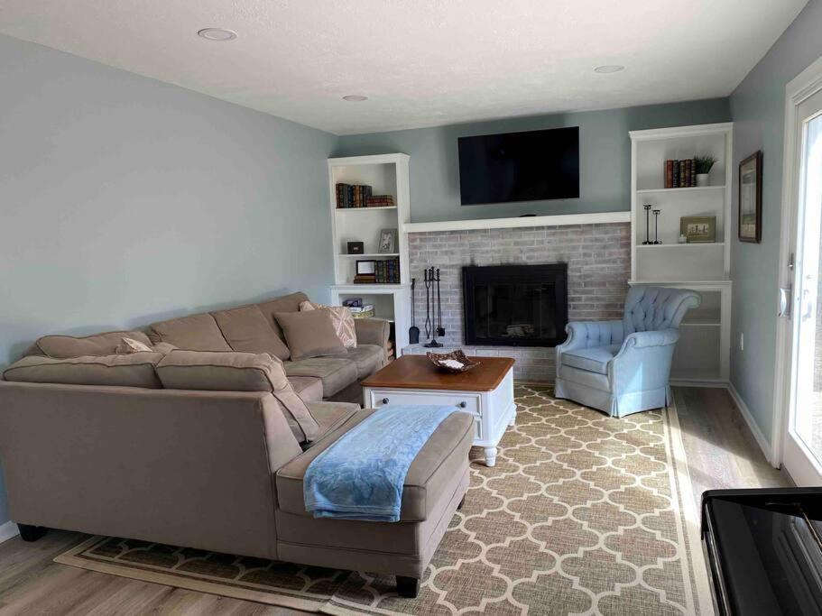 Holiday home 5 Bedrooms On A Flat Acre. Great Water Pressure! Downingtown