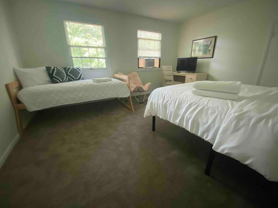Holiday home 5 Bedrooms On A Flat Acre. Great Water Pressure! *