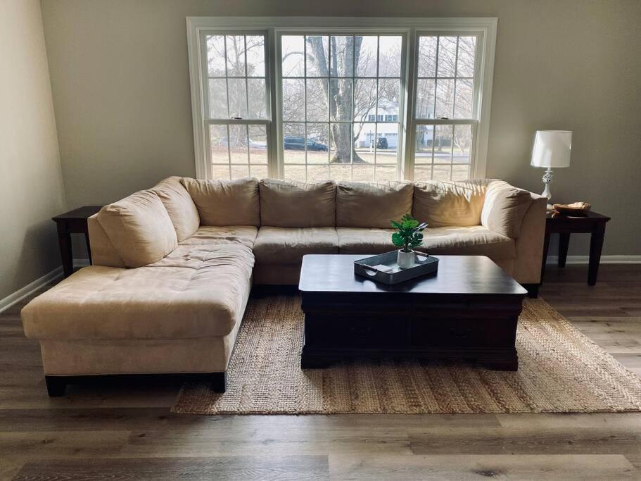 5 Bedrooms On A Flat Acre. Great Water Pressure! Holiday home Downingtown