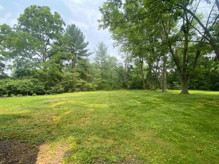 5 Bedrooms On A Flat Acre. Great Water Pressure! Downingtown
