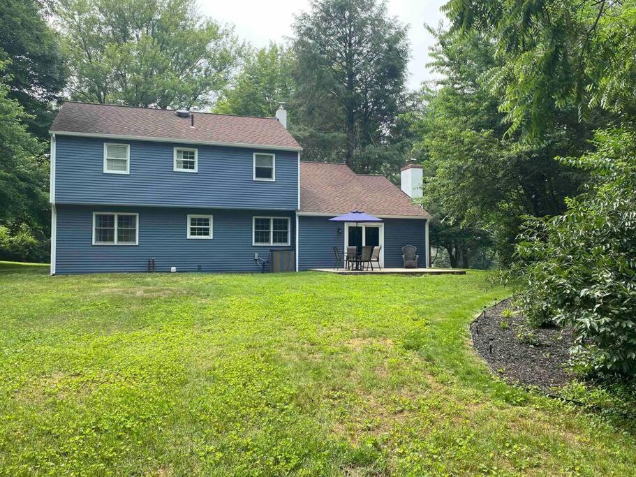 5 Bedrooms On A Flat Acre. Great Water Pressure! Holiday home *