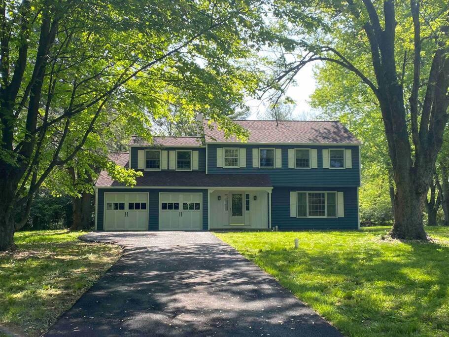 5 Bedrooms On A Flat Acre. Great Water Pressure! * Downingtown